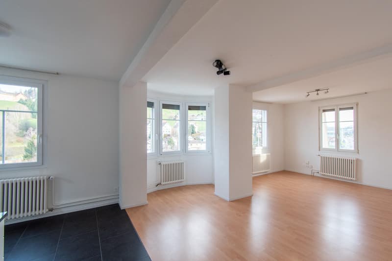 Sonnige 3.5 Zimmer-Wohnung mit Ausblick (1)