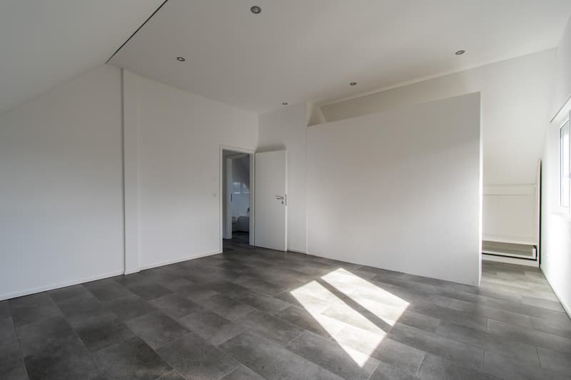 High-quality 2.5-room apartment with loggia (8)
