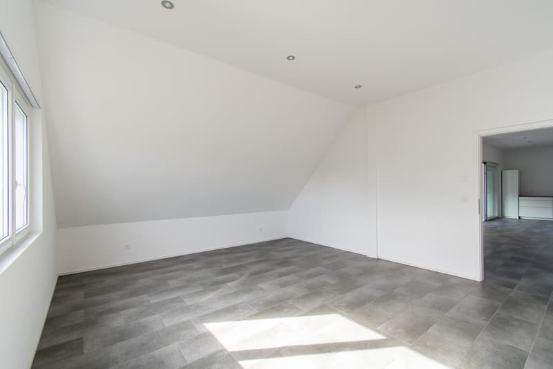 High-quality 2.5-room apartment with loggia (10)