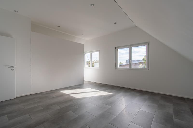 High-quality 2.5-room apartment with loggia (9)