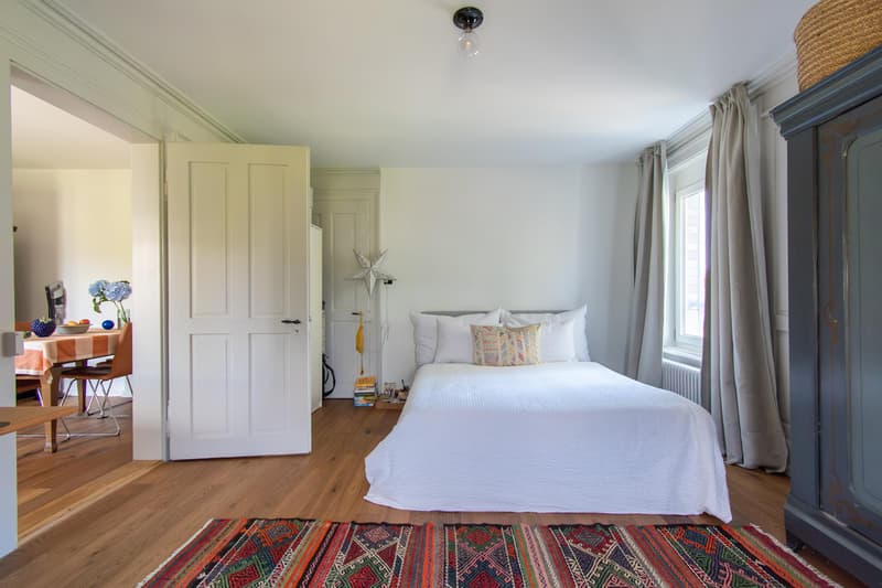 Hochwertige und stilvolle 2.5 Zimmer-Wohnung mit Balkon (7)
