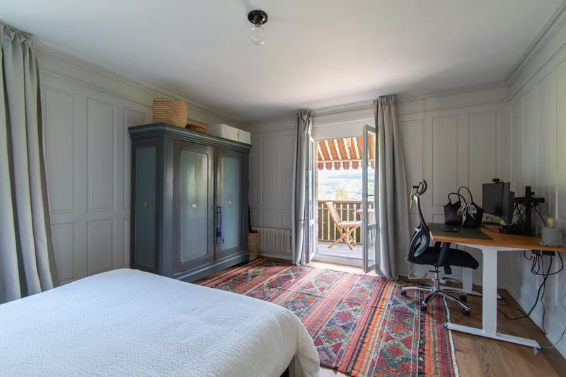 Hochwertige und stilvolle 2.5 Zimmer-Wohnung mit Balkon (8)