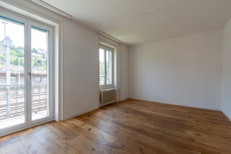 Grosszügige 4 Zimmer-Wohnung mit Balkon an zentraler Lage (1)