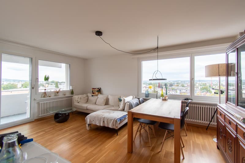 Helle 3.5 Zimmer-Wohnung mit Balkon und schöner Aussicht (1)
