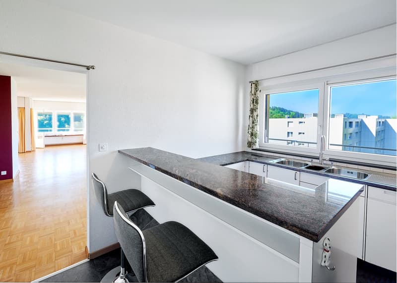 Spacious 6.5-room attic apartment with private rooftop terrace in Hinterkappelen (10)