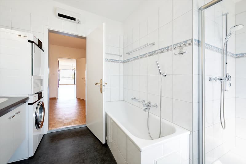 Spacious 6.5-room attic apartment with private rooftop terrace in Hinterkappelen (12)