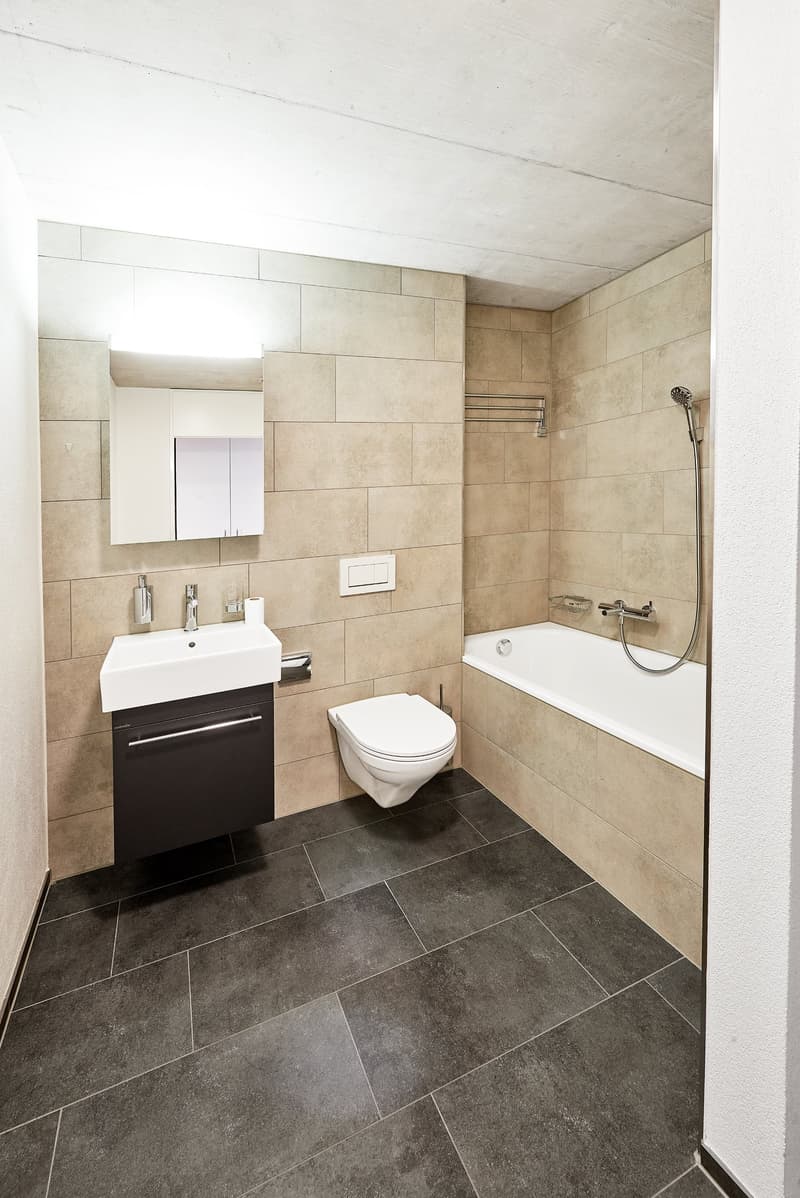 Modern, sunny, and nearly new 4.5-room apartment in Brügg BE (10)