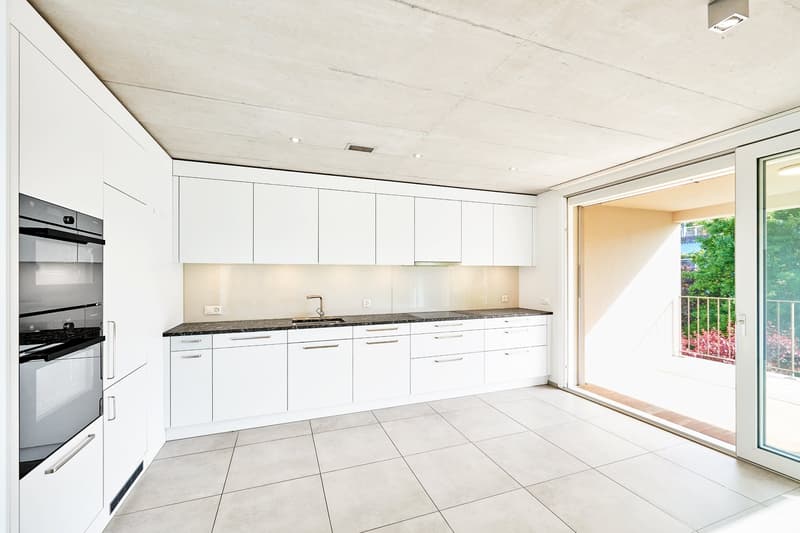Modern, sunny, and nearly new 4.5-room apartment in Brügg BE (4)