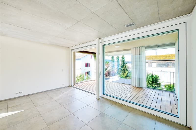 Modern, sunny, and nearly new 4.5-room apartment in Brügg BE (1)
