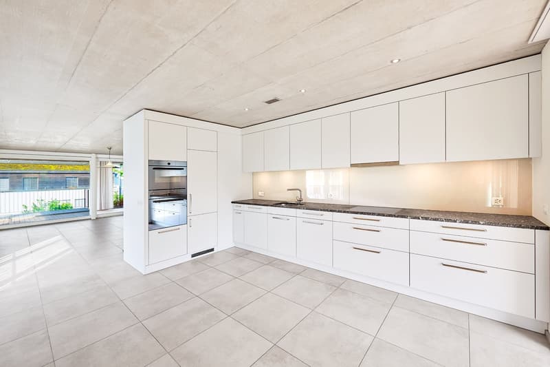 Modern, sunny, and nearly new 4.5-room apartment in Brügg BE (3)
