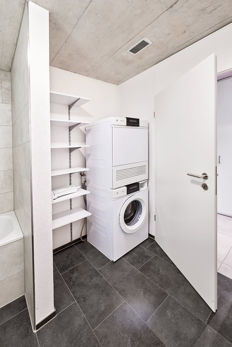 Modern, sunny, and nearly new 4.5-room apartment in Brügg BE (12)