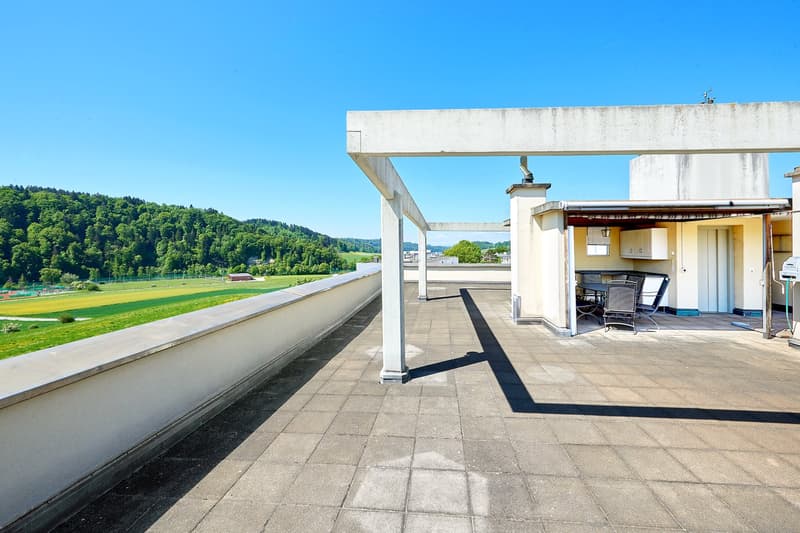 Ampio appartamento di 6.5 locali all'ultimo piano con terrazza privata sul tetto a Hinterkappelen (15)
