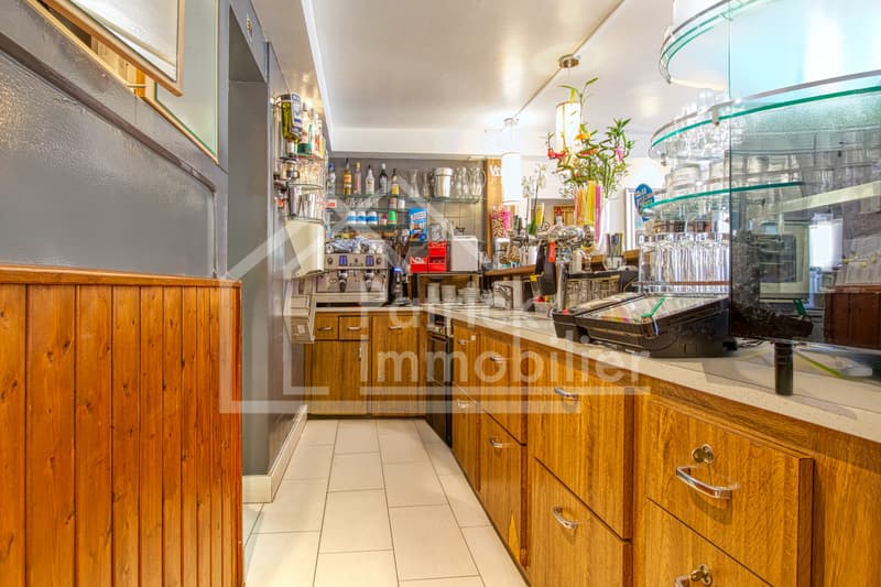 Residential building with café restaurant Gross yield 4.89 % (4)