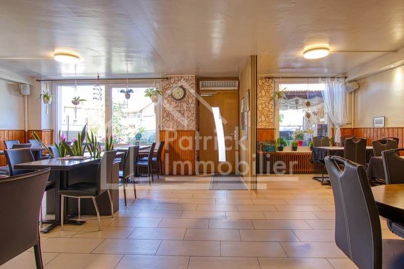 Residential building with café restaurant Gross yield 4.89 % (5)