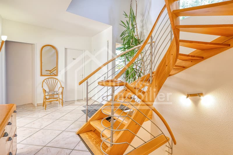 Villa 6.5 pièces jumelée par les couverts (3)