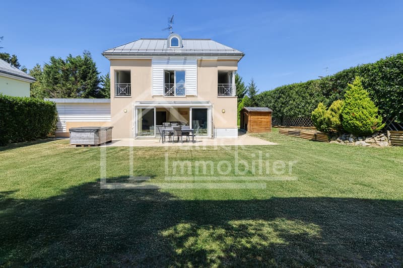 Villa 6.5 pièces jumelée par les couverts (2)