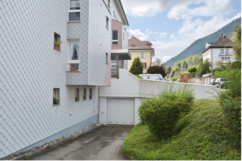 Spacious 4.5-room apartment with balcony and mountain view in Saint-Imier (4)