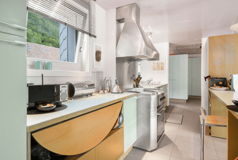 Spacious 4.5-room apartment with balcony and mountain view in Saint-Imier (6)