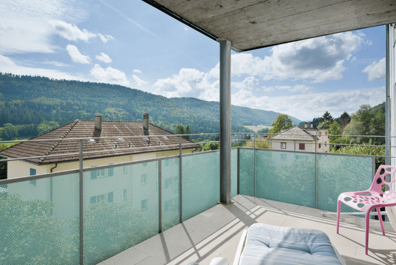 Spacious 4.5-room apartment with balcony and mountain view in Saint-Imier (7)