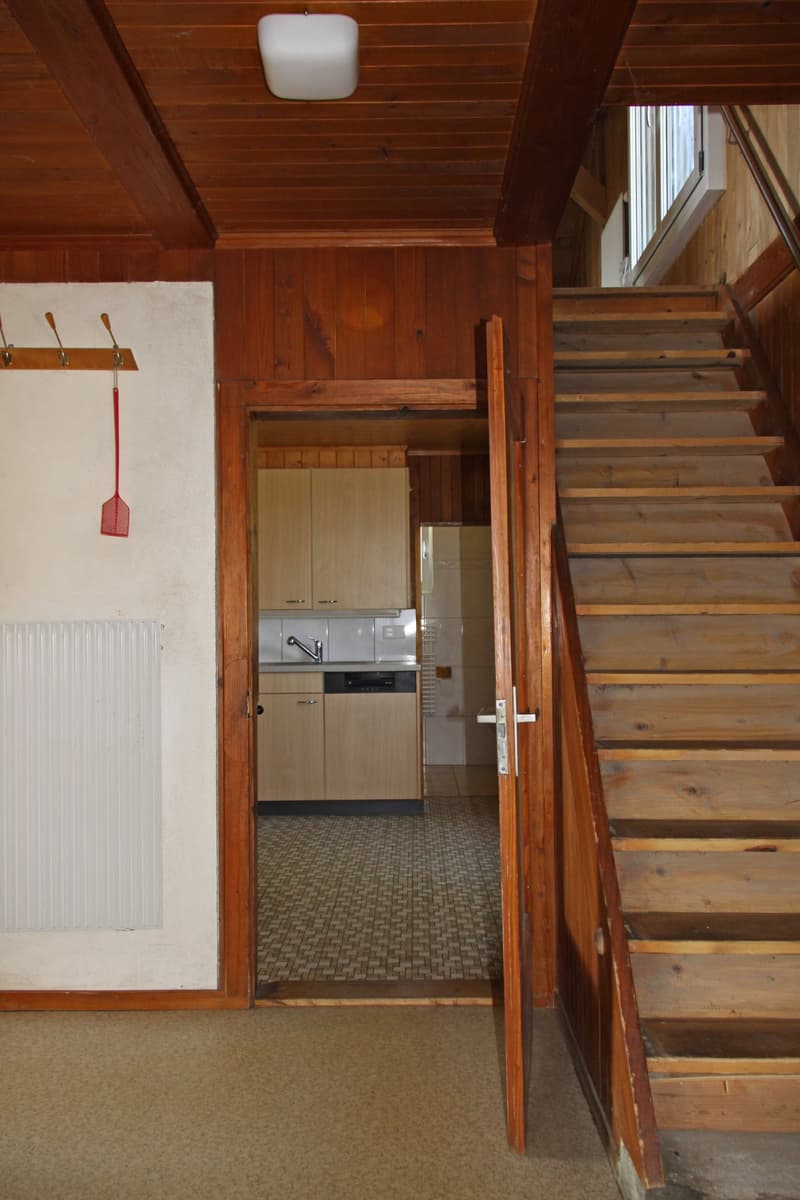 Vorraum mit Treppe ins Obergeschoss