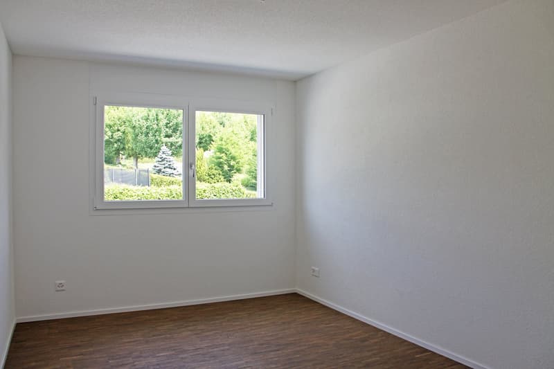 Zimmer mit Parkettboden