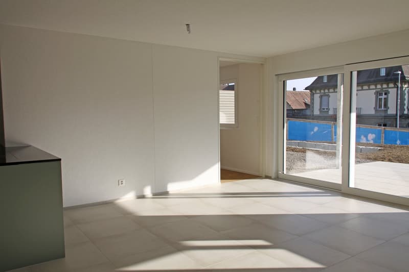 Essbereich mit Zugang zum Zimmer und zur Terrasse