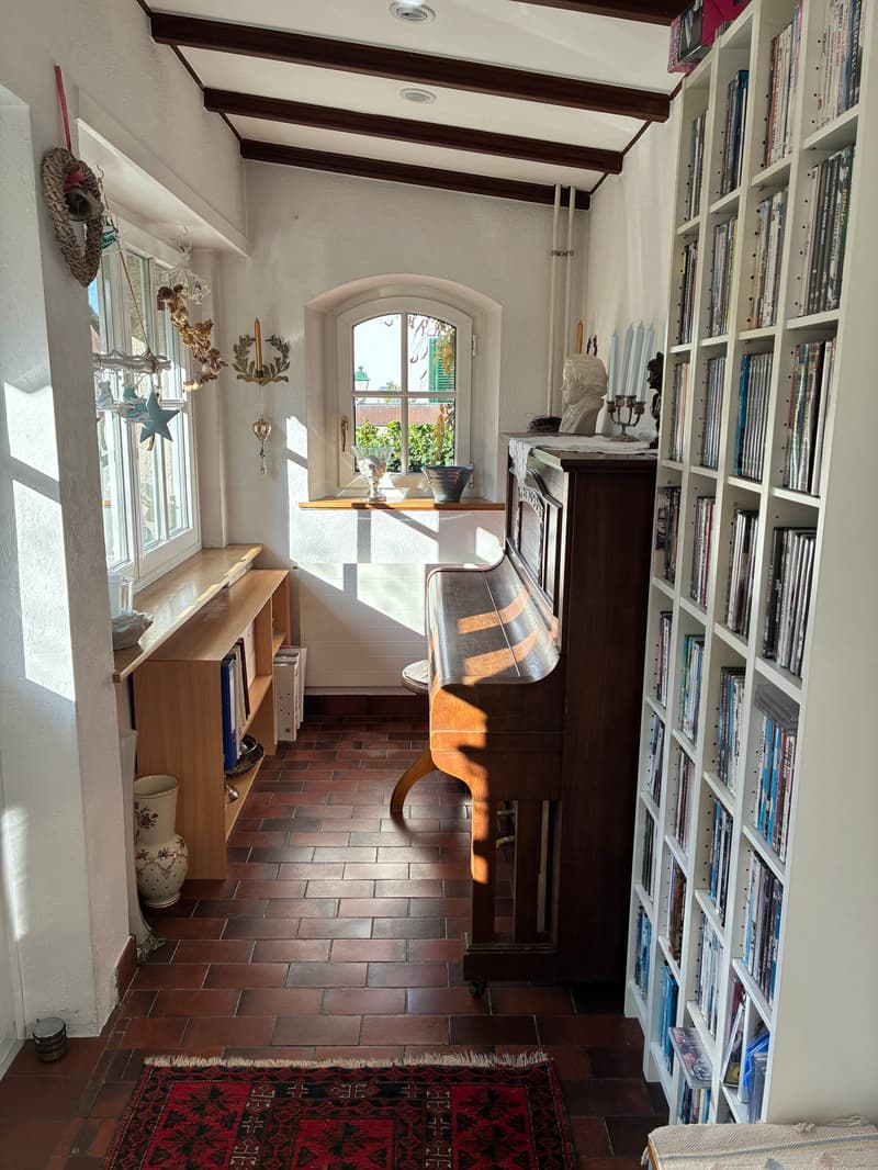 Spacious 7-room house with garden in Riehen (7)