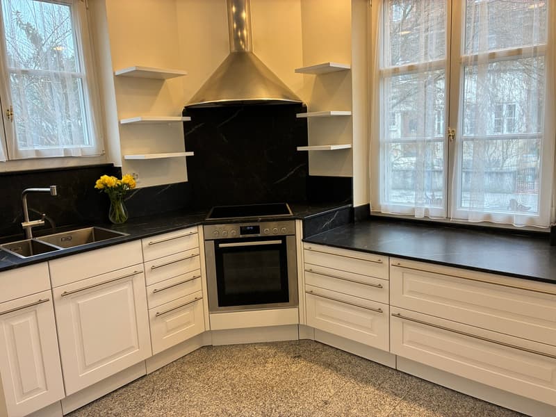 Spacious 7-room house with garden in Riehen (9)