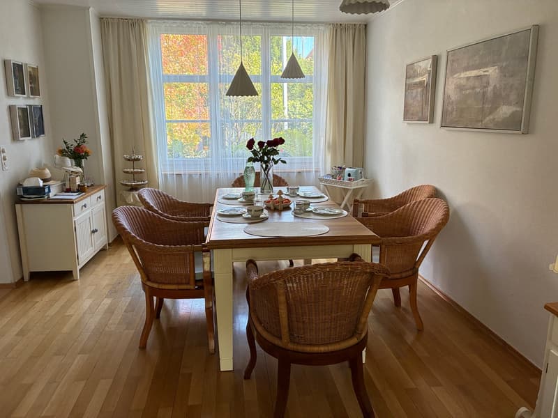 Spacious 7-room house with garden in Riehen (5)