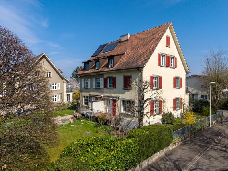 Characterful corner single-family house with garden on Bruderholz (1)