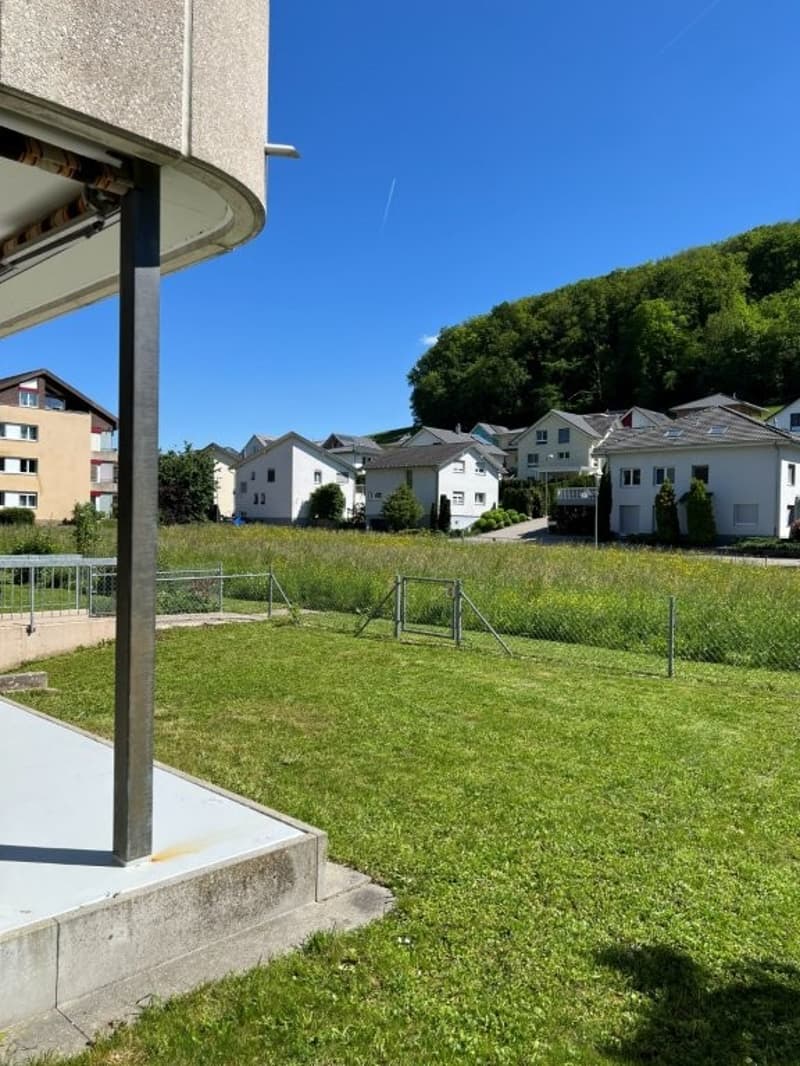 4.5-room apartment with covered south balcony, garden seating area and lift (16)
