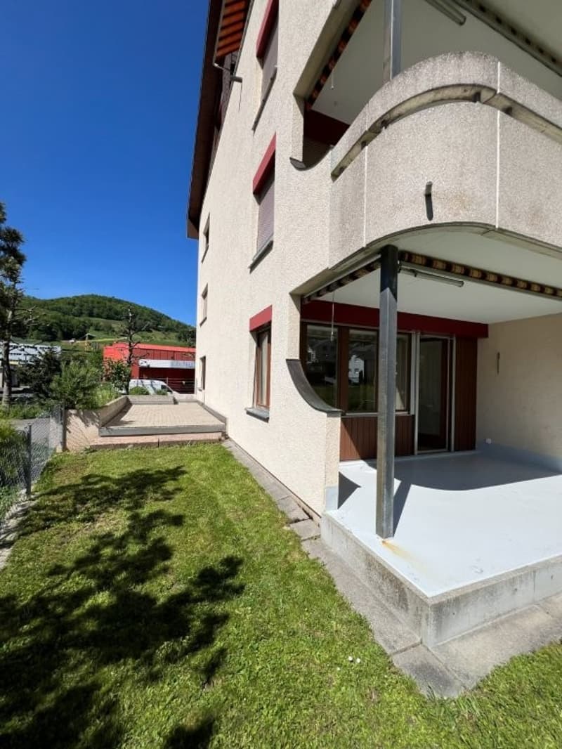 4.5-room apartment with covered south balcony, garden seating area and lift (14)