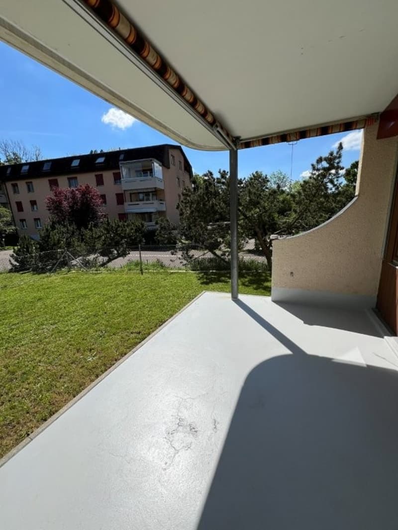 4.5-room apartment with covered south balcony, garden seating area and lift (13)