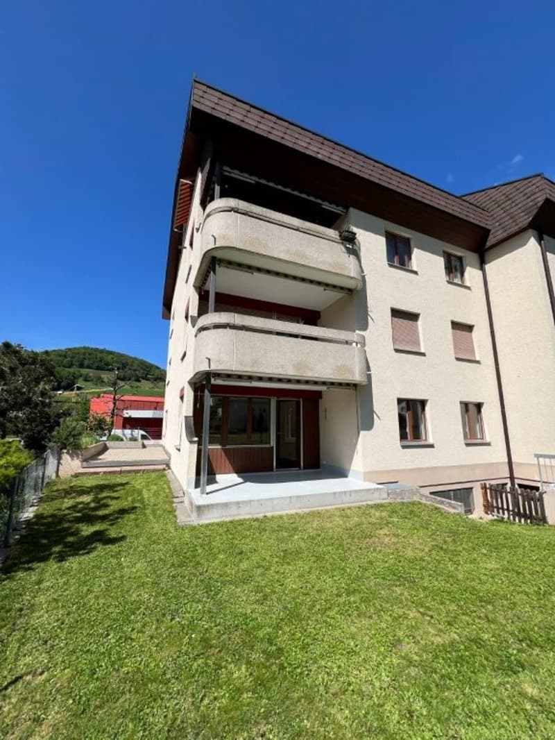 4.5-Zimmer Wohnung mit gedecktem Südbalkon, Gartensitzplatz und Lift (12)