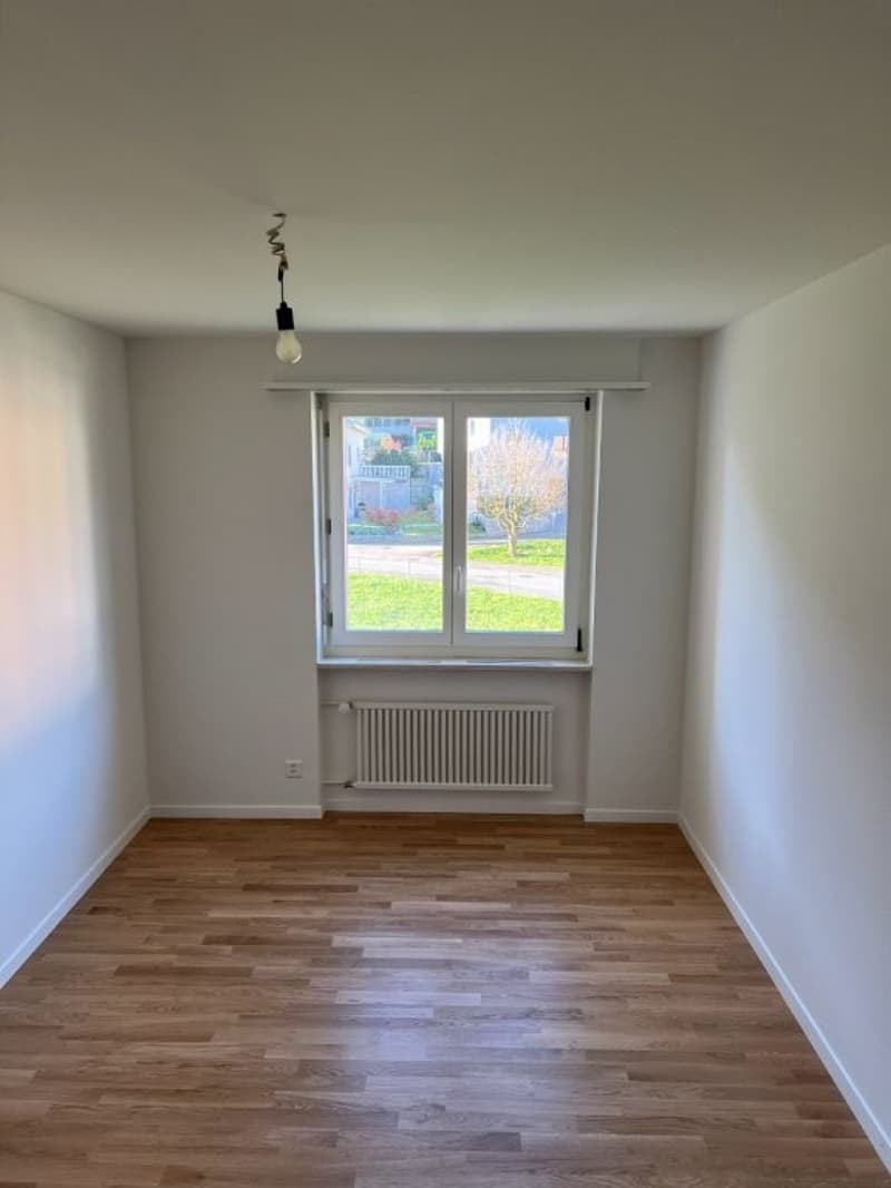 4.5-Zimmer Wohnung mit gedecktem Südbalkon, Gartensitzplatz und Lift (4)