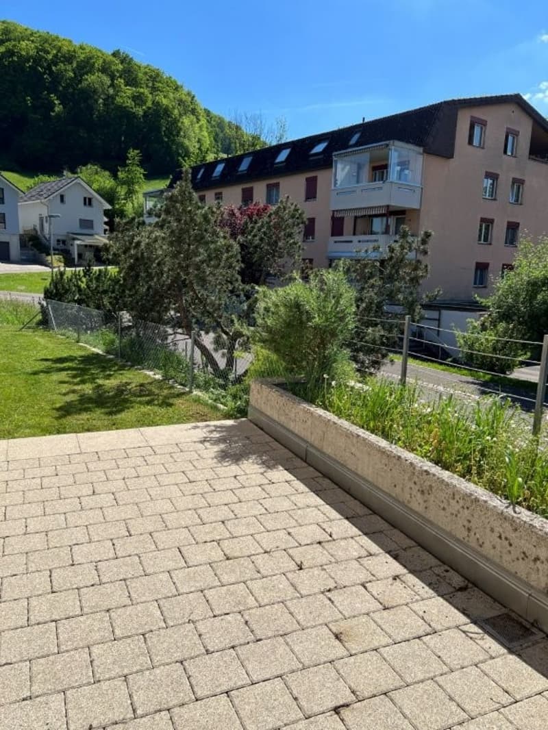 4.5-Zimmer Wohnung mit gedecktem Südbalkon, Gartensitzplatz und Lift (15)