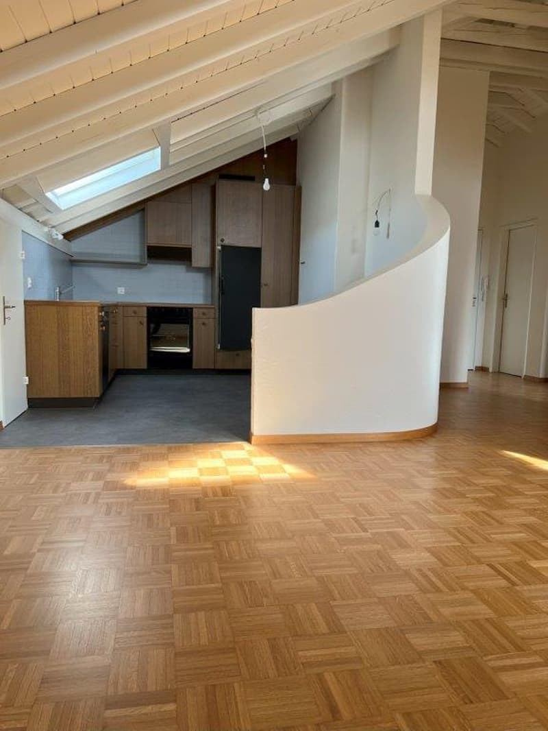 2.5-Zimmer Dachwohnung mit gedeckter Loggia und Lift (11)