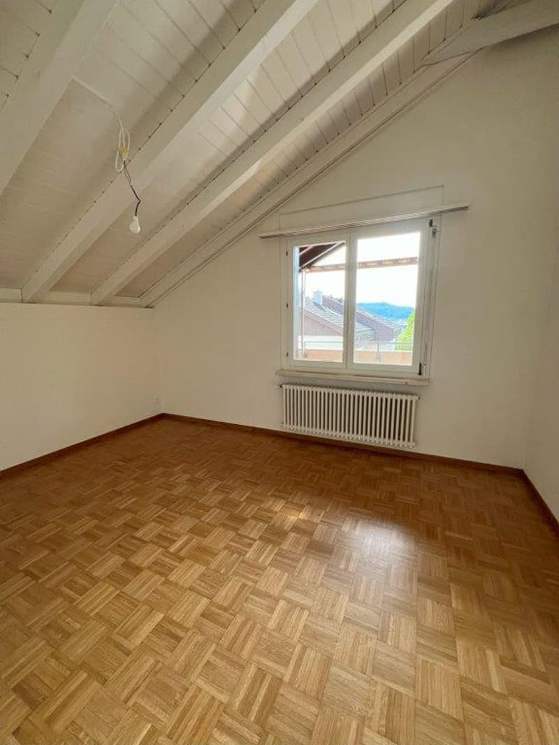2.5-Zimmer Dachwohnung mit gedeckter Loggia und Lift (8)