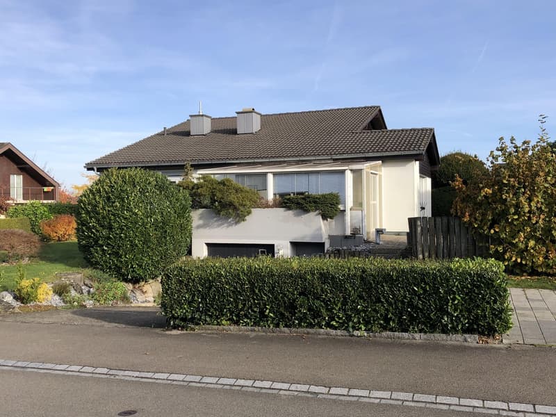 Grosszügiges 7.5 Zi. Einfamilienhaus mit Optionen und gepflegtem Umschwung (1)