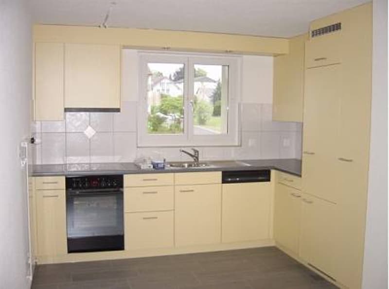 4-ZIMMERWOHNUNG MIT FERNSICHT UND GROSSEM BALKON (4)