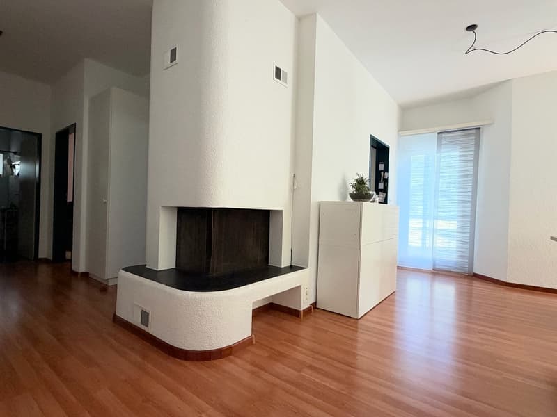Charmante 4 1/2 Zimmer Eigentumswohnung mit Cheminée (8)