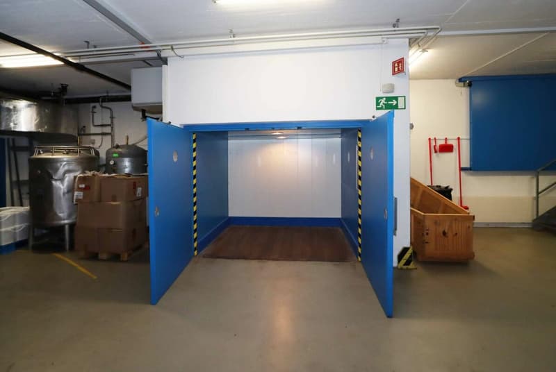 Gebäude West EG: Warenlift