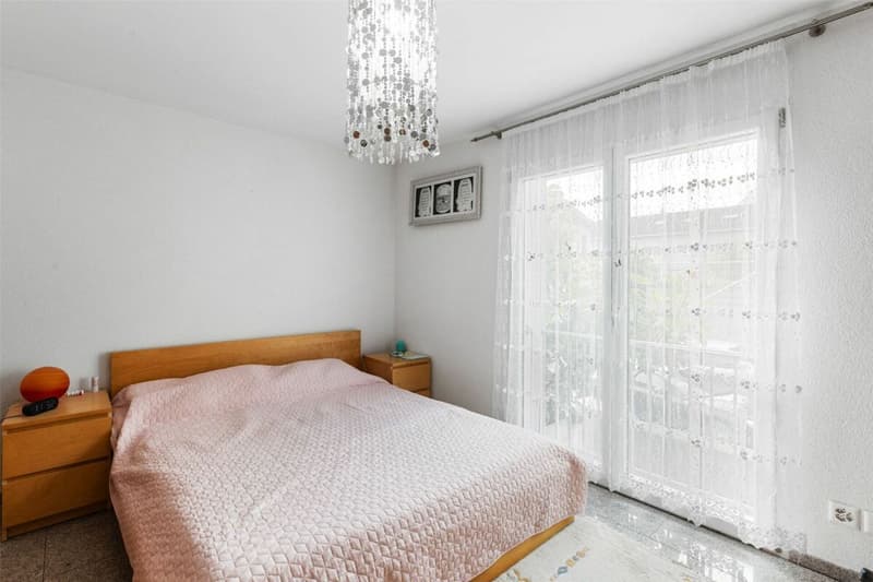 Schlafzimmer mit Balkonzugang OG