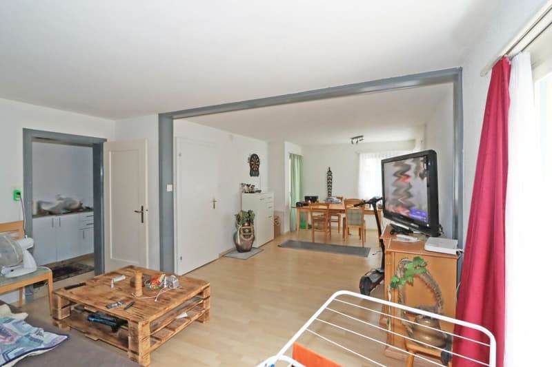 Apartment building with 4 residential units and a commercial space in Unterterzen SG (17)