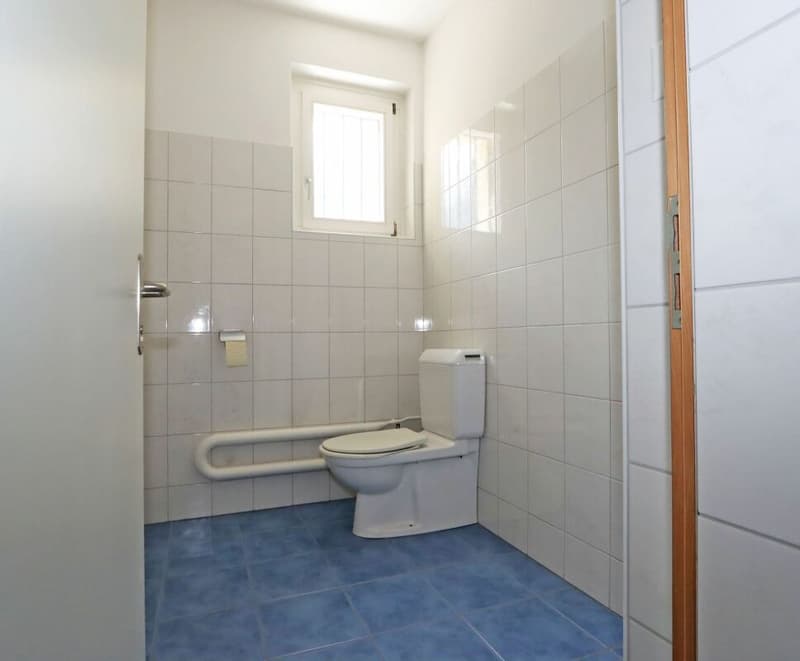 Apartment building with 4 residential units and a commercial space in Unterterzen SG (18)