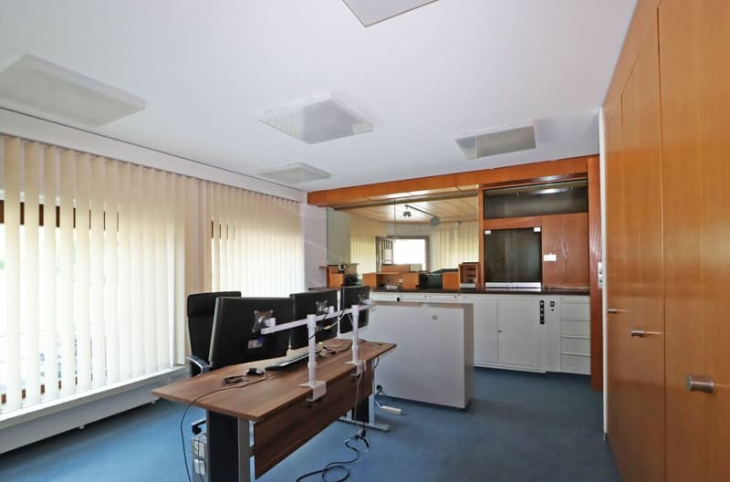 Apartment building with 4 residential units and a commercial space in Unterterzen SG (21)