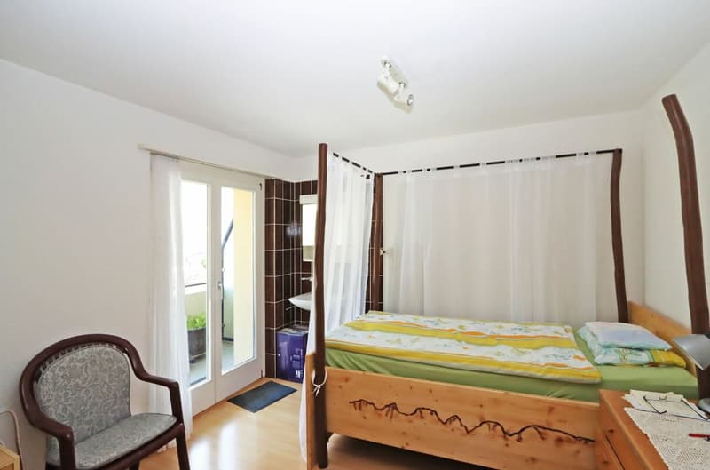 Apartment building with 4 residential units and a commercial space in Unterterzen SG (31)