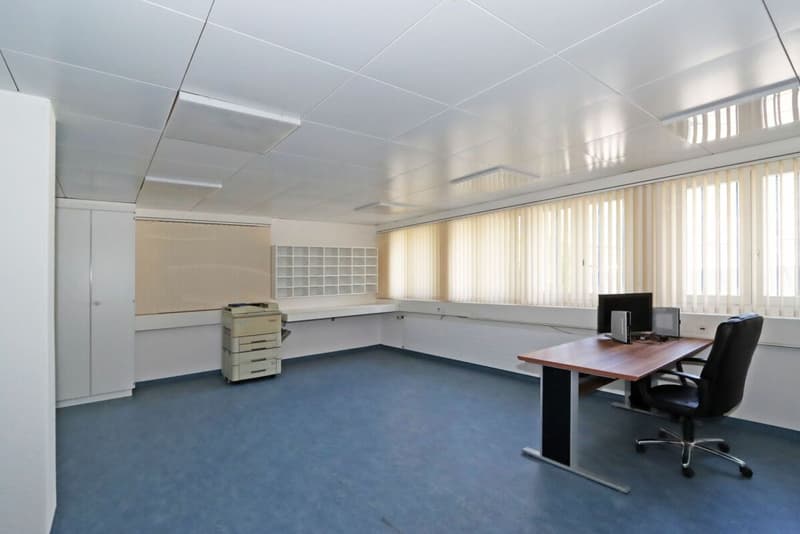 Apartment building with 4 residential units and a commercial space in Unterterzen SG (24)