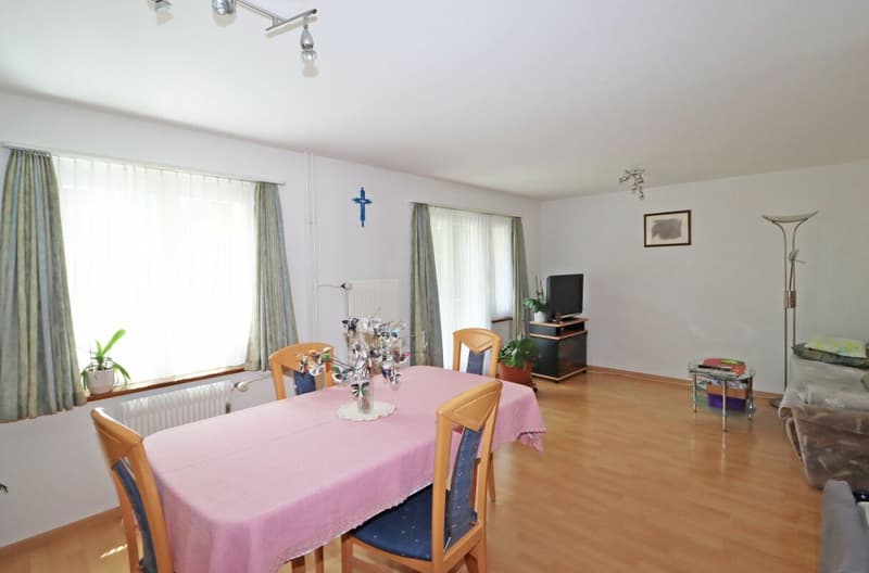 Apartment building with 4 residential units and a commercial space in Unterterzen SG (12)