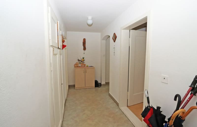 Apartment building with 4 residential units and a commercial space in Unterterzen SG (15)